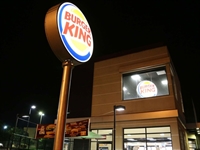 Com mais de 15 mil pontos de venda em todos os continentes, o Burger King vende mais de 2 bilhões de sanduíches por ano (Foto: Reprodução)