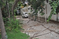 Residência está aparentemente abandonada; asilo foi interditado há um ano e meio