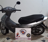 Moto estava estacionada na garagem de uma casa na Avenida dos Bancários, em Votuporanga (Foto: Divulgação)