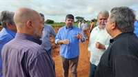 Obras de desassoreamento da Represa Municipal avançaram nos últimos dias e autoridades fizeram uma visita ao local (Foto: A Cidade)