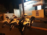 Solicitado apoio da Força Tática, o infrator foi conduzido para a Central de Flagrantes, onde sua prisão foi ratificada pelo delegado  (Foto: Divulgação/Polícia Militar)