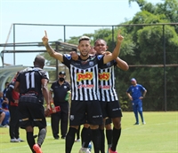 O técnico Rodriguinho Cabral disse que a primeira meta do grupo com a sequência de jogos é fugir da zona de rebaixamento do campeonato (Foto: Rafael Bento/CAV)