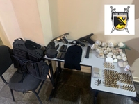 Exames de balística devem atestar se as armas encontradas com o criminoso foram utilizadas nos homicídios e atentados na cidade (Foto: Divulgação)