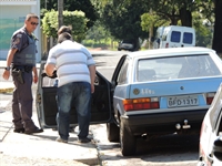 Automóvel com queixa de furto foi encontrado pela PM com sinais de ligação direta