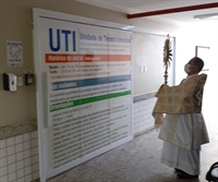 Diácono abençoou o a Santa Casa com o "Santíssimo"