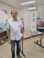 Edinho Araújo vota em Rio Preto e destaca importância da participação dos eleitores
