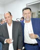 Passando a empreitada: De missão cumprida o advogado Roberto Biazi e o novo provedor da Santa Casa Amaro Rodero (Foto: A Cidade)
