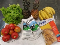 Escolas municipais de Valentim Gentil ficaram abertas para a distribuição dos kits quinzenais de alimentação para os alunos (Foto: Prefeitura de Valentim Gentil)