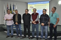 : Com a presença de representantes da Santa Casa, Torrinha e o presidente da ACV, Valdeci Merlotti, anunciaram o retorno da ação (Foto: Érika Chausson/A Cidade)