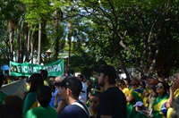 Mobilização começou na Praça São Bento e depois tomou as ruas da cidade para se juntar ao grupo que está desde quarta-feira no TG (Foto: A Cidade)