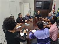 A estratégia da ação foi definida durante uma reunião ontem; acolhimento será realizado em parceria com entidades assistenciais (Foto: Prefeitura de Votuporanga)