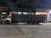 Os dois caminhões transportando os animais foram abordados na rodovia Péricles Belini, no km 106, próximo ao trevo do bairro dos Portugueses (Foto: Divulgação)