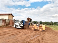 Máquinas da Prefeitura trabalham na primeira etapa das obras para o desfavelamento do Matarazzo (Foto: Prefeitura de Votuporanga)