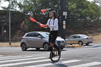 Linderman Moura vive de arte desde os 22 anos e atualmente está em Votuporanga, tendo sua cidade natal Guarenas na Venezuela  (Foto: A Cidade)