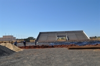 Obras das quadras esportivas instaladas no Centro de Eventos “Helder Henrique Galera” avançaram e devem ser entregues neste ano (Foto: A Cidade)