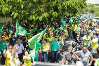 O ato dá continuidade ao protesto de caminhoneiros que bloqueou rodovias em todo o Brasil (Foto: Direita Votuporanga)