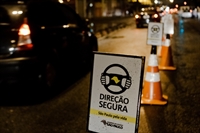 Durante a blitz, na avenida Francisco Jales, foram fiscalizados 144 veículos ( FOTO: GUILHERME LARA CAMPOS/A2 FOTOGRAFIA)