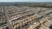 Bairro sofre com pestes e mato alto, alerta vereadora de Votuporanga
