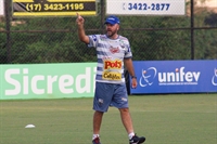 Rogério Mancini, técnico do Clube Atlético Votuporanguense, em treinamento na Arena Plínio Marin (Foto: Rafael Bento/CAV)