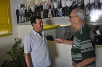 No ano passado, por ocasião do seu aniversário, na altura dos seus 92 anos, o ex-prefeito João Antonio Nucci nos fez uma visita de cortesia e nos brindou com uma garrafa do melhor vinho. Disse que estava visitando os  amigos que o ajudaram na Prefeitura. Foi gratificante recordar os bons tempos do seu governo. Compartilhamos grandes momentos da sua vida pública e aprendemos muito com ele.(Foto: A Cidade)