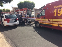 O homem se desequilibrou e caiu desmaiado com um corte na cabeça; equipe da USA e bombeiros atenderam a ocorrência (Foto: Aline Ruiz/A Cidade)