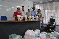 Esse é o terceiro ano consecutivo que os participantes produzem as naninhas para as crianças (Foto: Aline Ruiz/A Cidade)