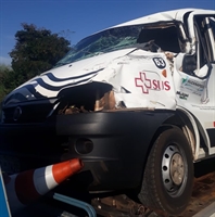 Van de bateu em caminhão após freio falhar — Foto: Arquivo Pessoal