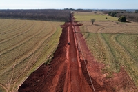 Máquinas concluíram os trabalhos na estrada do Banespinha; ao todo, serão recuperados 20,5 quilômetros de estradas rurais (Foto: Prefeitura de Votuporanga)