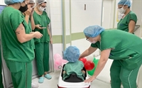 Os estudantes pretendem arrecadar R$ 2,5 mil para a compra de um carrinho elétrico para a pediatria da Santa Casa (Foto: Erika Mavignier/Governo do Estado do Ceará)