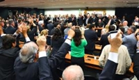 A reunião em que o PMDB decidiu romper com o governo federal teve a participação de mais de 100 dos 127 integrantes do diretórioFabio Rodrigues Pozzebom/Agência Brasil