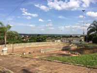 Com apenas 18% de execução, a obra de reforma da praça está paralisada desde 2014 (Foto: Gabriele Reginaldo/A Cidade)