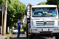 A coleta é feita por caminhões e equipes da Secretaria Municipal de Obras e Saev Ambiental (Foto: Divulgação/Prefeitura de Votuporanga)