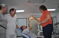 O prefeito João Dado visitou na tarde desta segunda-feira (9) o novo Odonto Móvel (Foto: Daniel Castro/A Cidade)