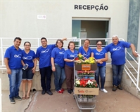 Grupo Cúmplices entrega flores para pacientes da Santa Casa (Foto: Divulgação/Santa Casa)