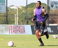 Votuporanguense: o zagueiro Lucas Anselmo, de 19 anos, treina para a Copa Paulista 2018 que começa em agosto (Foto: Rafael Nascimento/CAV)