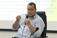 Na decisão, o magistrado determina que os acusados se abstenham das postagens sob pena de multa de R$ 5 mil