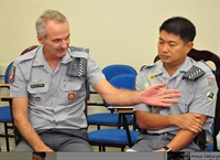 Comandante Edson Fávero com o comandante interino da PM, tenente Takebi