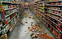 Tremor sacudiu prateleiras de supermercado em Yucca Valley, na Califórnia — Foto: Chad Mayes / via AP Photo