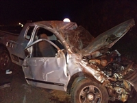  Carro ficou destruído após motorista perder controle da direção e colidir com barranco às margens Rodovia Euclides da Cunha, em Tanabi (SP) (Foto: Arquivo Pessoal/Renan Contrera) 