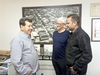 Presidente do Assary, Rogério e o ex-presidente Luiz Celso, em visita ao jornal A Cidade (Foto: A Cidade)
