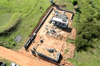 Foto aérea revela o andamento das obras na Estação de Tratamento de Esgoto da Vila Carvalho (Foto: Prefeitura de Votuporanga)