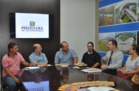 Os recursos foram destinados para as entidades na tarde de ontem, no gabinete do prefeito (Foto: Gabriele Reginaldo/A Cidade)