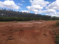Formação de lixão em área residencial incomoda moradores do Jardim Vilar III, que cobram providências (A Cidade)