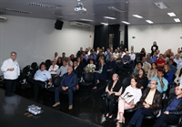 FEV apresenta ações desenvolvidas junto à comunidade, durante café da manhã (Foto: Unifev)