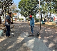 Reparo está sendo feito no piso através da colocação de pedras do tipo Petit Pave (Prefeitura de Votuporanga)