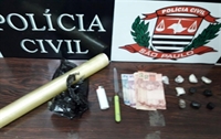 Durante a ação, a mãe do adolescente informou aos policiais que o filho estava envolvido com o tráfico (Foto: DISE)