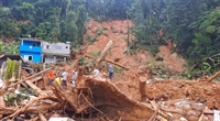 As equipes de resgate seguem as buscas por cerca de 40 pessoas que estão desaparecidas (Foto: Reprodução)