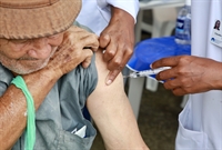 A nova dose de reforço só pode ser aplicada se a pessoa já tiver completado o intervalo de quatro meses da terceira dose (Foto: Prefeitura de Votuporanga)