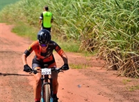 As ciclistas Viviane Hara e Juliana Morseli representaram o município e conquistaram boas classificações (Foto: Prefeitura de Votuporanga)