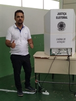 O vereador Chandelly Protetor (PTC) votou na Escola Dinâmica (Foto: Arquivo Pessoal)